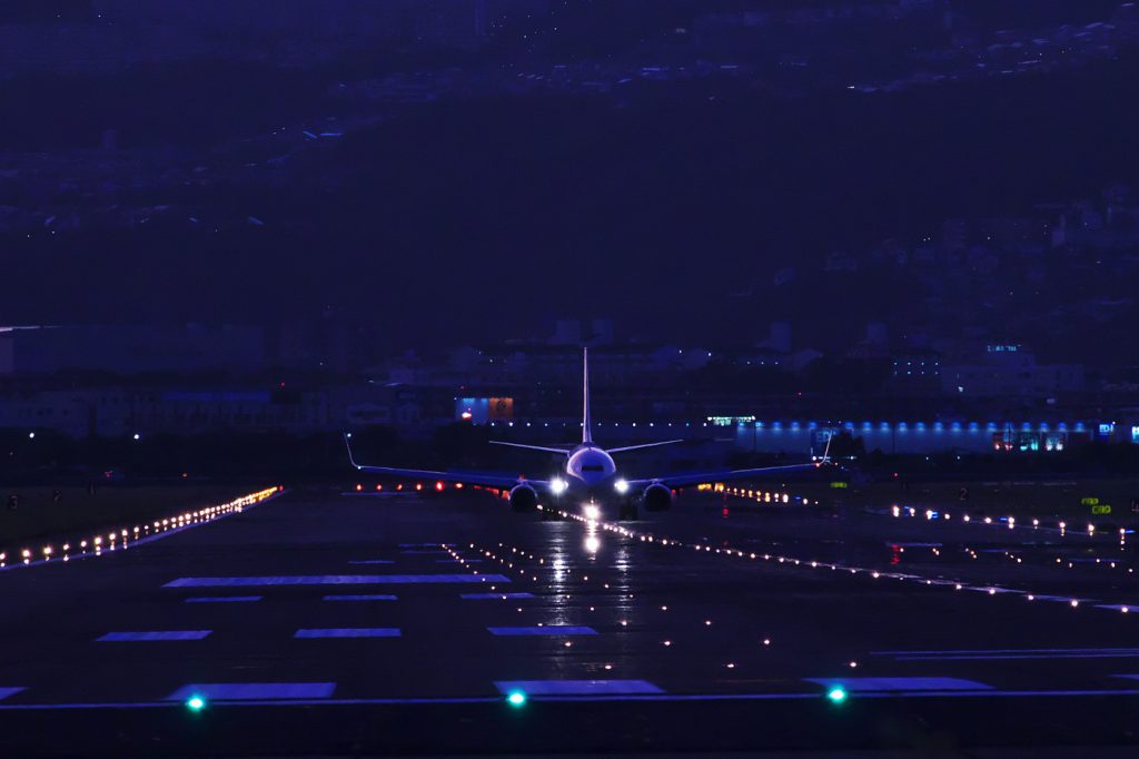 夕暮れの伊丹空港